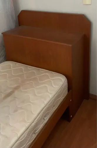 Cama de madeira maciça solteiro com cabeceira e 2 gavetas