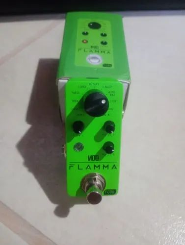 Pedal de Efeitos Flamma MOD FC05 para guitarra violão