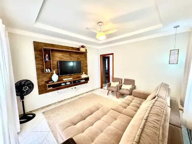 Casa Linear 03 quartos com suíte e excelente localização no bairro Maria das Graças