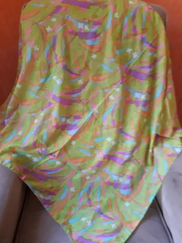 Echarpe estampada seda pura, 90 x 85.