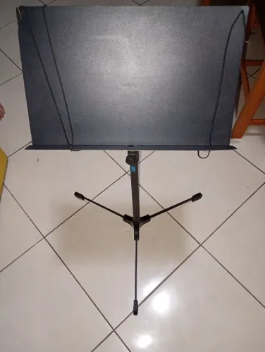 Suporte para partitura musical ask