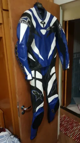 Macacão de couro legítimo para motociclistas de alta qualidade e performance 