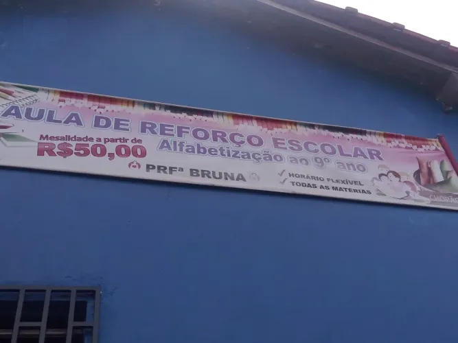 Aulas de reforço escolar de alfabetização ao nono ano.