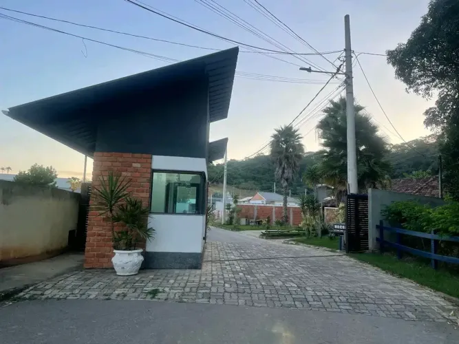 Terreno de 1000m2 no Cond. Vale da Lua