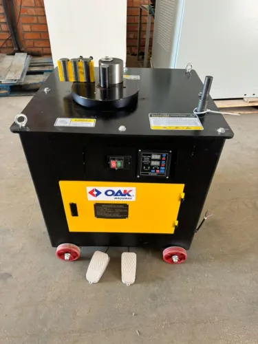 Maquina de dobrar vergalhão GF32