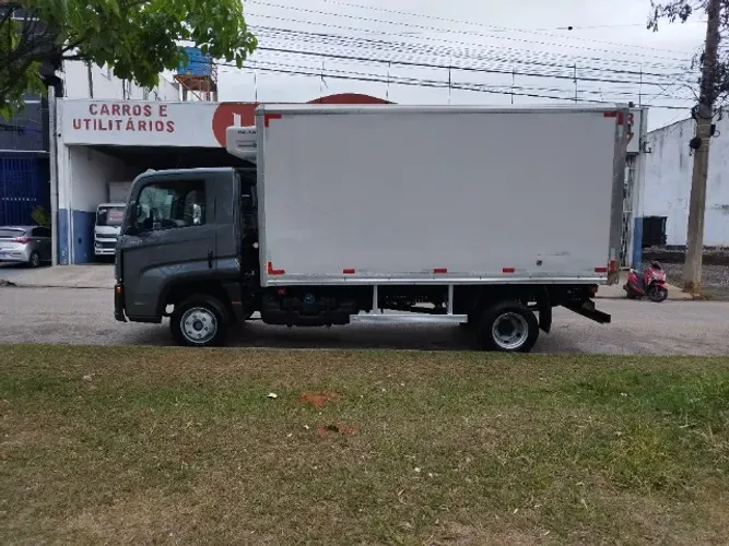 Volkswagen Delivery 9.170 + Baú Refrigerado