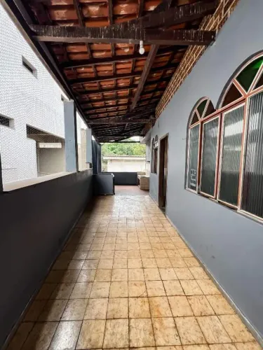 Casa para locação com 05 quartos sendo 02 suítes em Igarapé MG!
