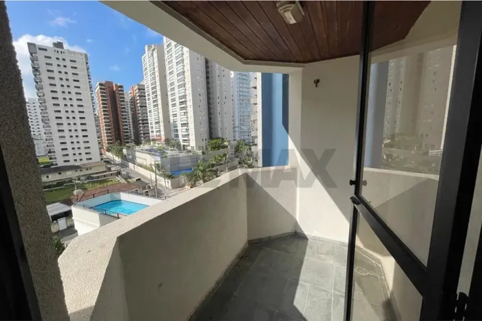 Apartamento a venda Guarujá/SP 2 Dormitórios Lavabo Sala Ampla Varanda Piscina Sauna Jogos
