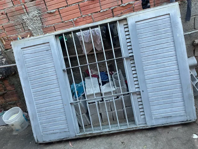 Janela de madeira 120$