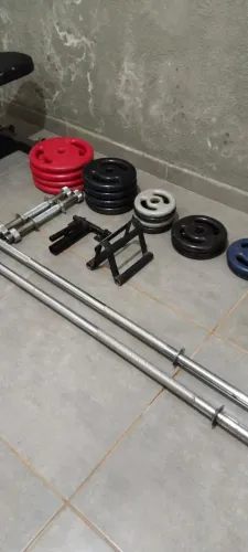 Kit academia Novos Preço desapego só venda tudo juntos Lê tudo a Descrição.