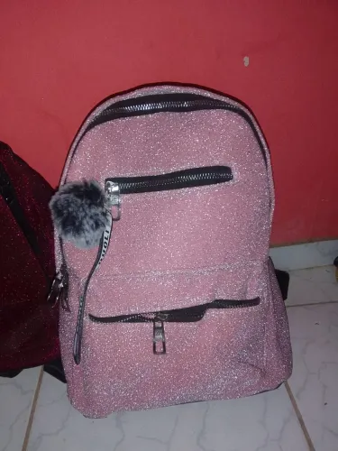 Bolsas novas. Há 100 reais cada.