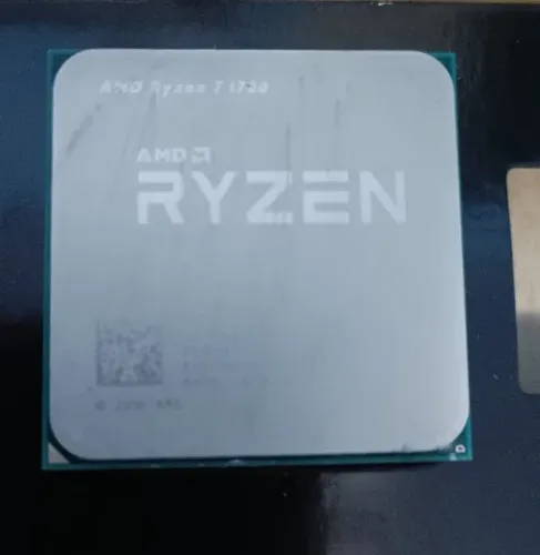AMD Ryzen 7 1700 com Cooler