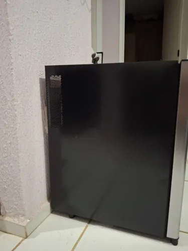Vendo Adega de vinho Climatizada Eletrolux 12 garrafas Uma Porta Acabamento em Alumínio