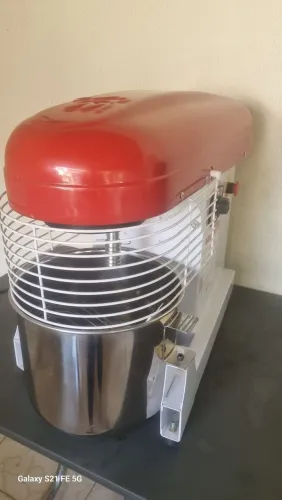 Batedeira planetária industrial maná 20 litros bivolt BPM-18 PLUS