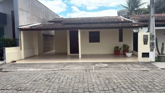 Casa em condomínio no Tomba