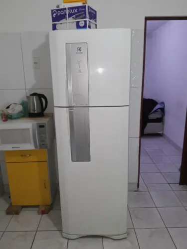 Vendo geladeira Frost Free 220 volts