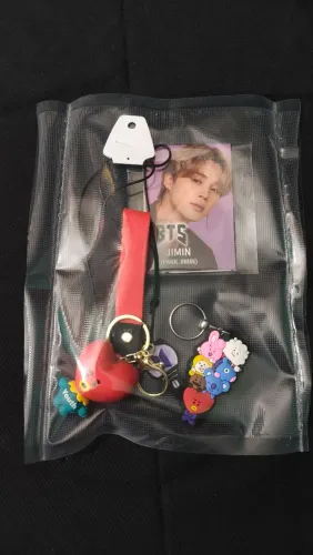 Kit BTS BT21 com 3 Chaveiros e 5 Photocards de Brinde