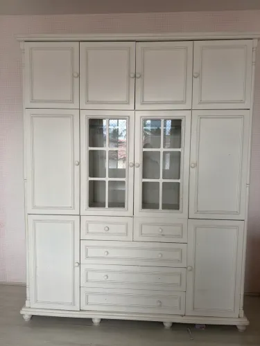 Guarda-Roupa Provençal Branco com Portas de Vidro e Gavetas