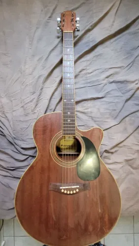 Troco em um violão baby