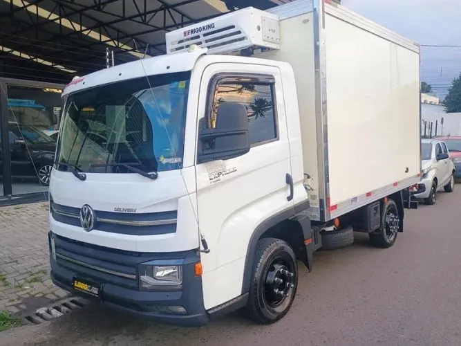 V.W EXPRESS Baú Frigorífico 2019