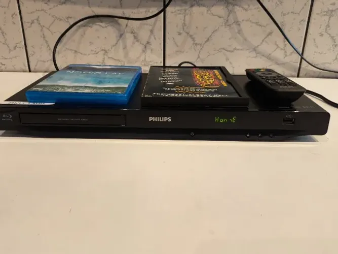 BLU-RAY PHILIPS BDP-3200X + CONTROLE REMOTO + FILMES DE BRINDE .BIVOLT - USADO