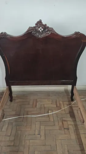Cama Antiga Estilo Clássico Anos 70