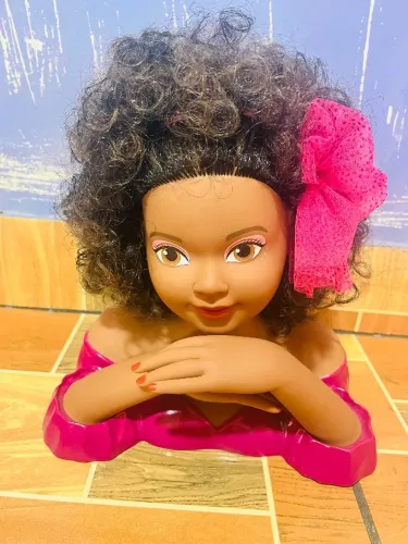 BRINQUEDOS E BONECAS SEMIM NOVA