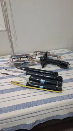 Amortecedores Nakata. Sem uso. Para palio 96 e 97 precisando dar uma lubrificada