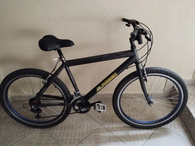 Bicicleta Mountain Bike aro 26 Quadro Alumínio rodas aero roletadas Perfeita