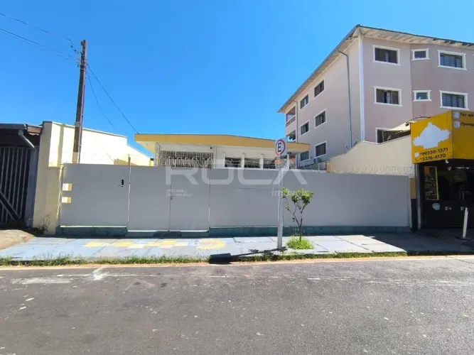Casa Padrão para Alugar na Vila Costa do Sol, São Carlos - 3 Dormitórios e 1 Suíte!