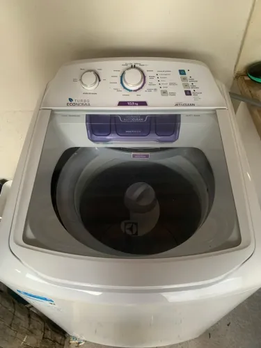 Máquina de lavar Electrolux 10,1kg nova
