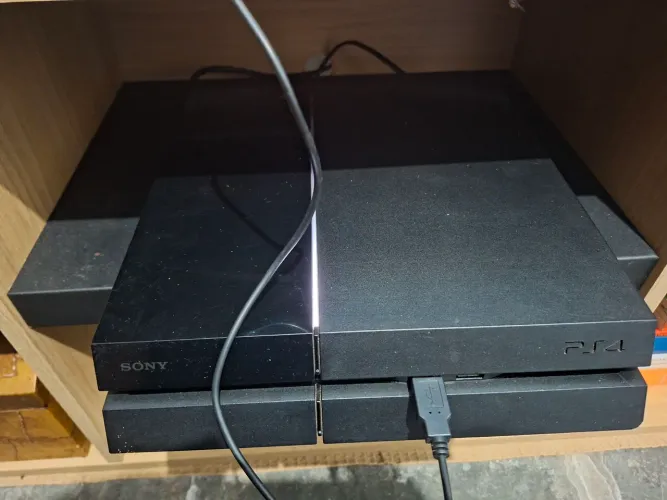 Vendo PS4 Fat somente o console