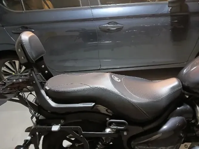 Banco Touring conforto com encosto, originais para Royal Enfield Super Meteor 650