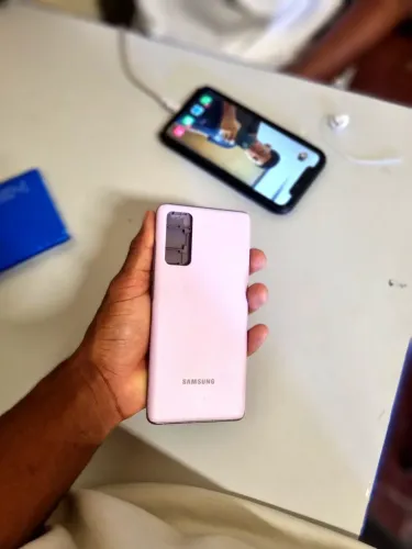 Tela do s20 fe, novinha pra negocio