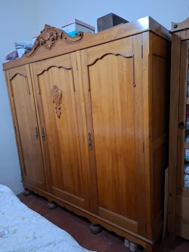 Guarda roupa antigo