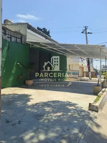 Loja com excelente localização para locação na Vitrine de iraja , na Avenida Monsenhor Fel