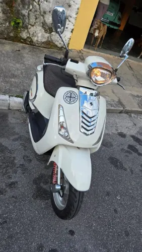 Scooter Benzhou 150cc 2014 Branca com banco caramelo, baixíssima km 1100