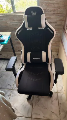 CadeCadeira Gamer SuperFrame Podcaster 4D Reclinável - Preta e Branca
