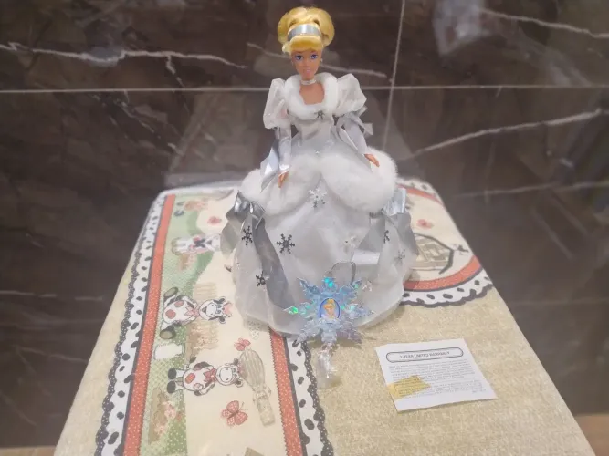 Boneca Disney Holiday Princess Cinderella - Mattel