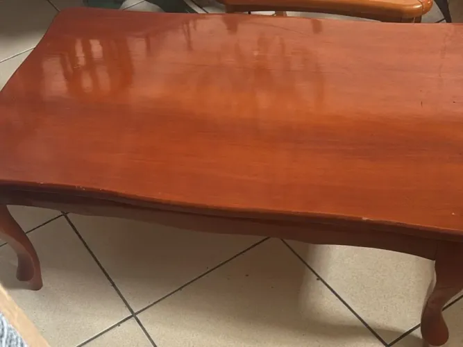 Vende-se mesa de centro clássica