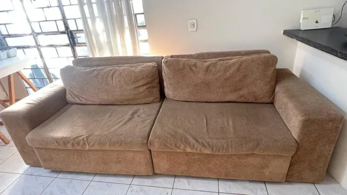 Vendo Sofá retrátil com almofadas 