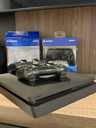 PS4 slim - 1tb 3 controle