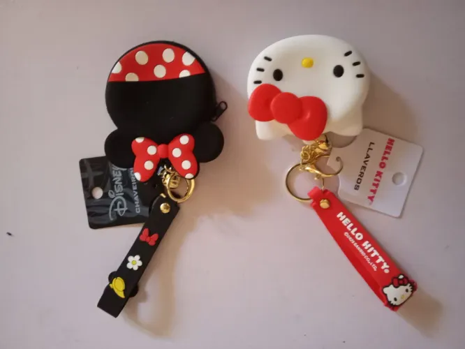 Vendo chaveiro Disney emborrachado com bolsinha de zíper