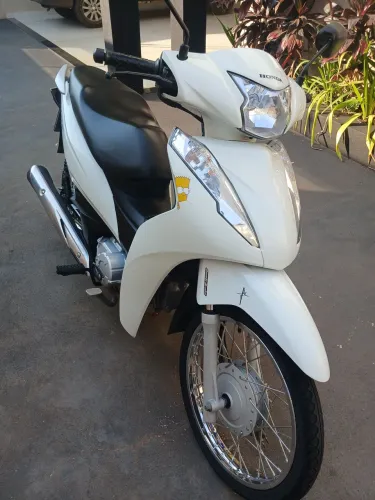 Honda Biz 110i impecável