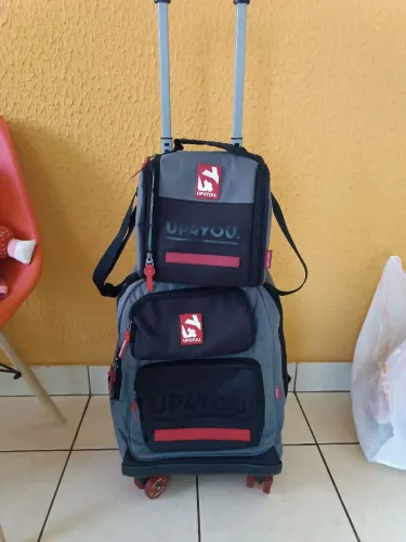 Vende -se uma mochila semi nova