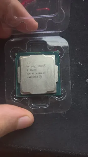 Intel Xeon E-2124G 3.40GHz | 4 Núcleos | Vídeo Integrado | Aceito Trocas