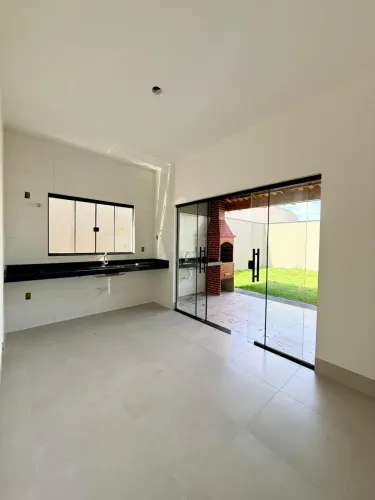 Casa com 2 quartos sendo 1 suíte com quintal amplo com área de churrasqueira no Jardim Dom