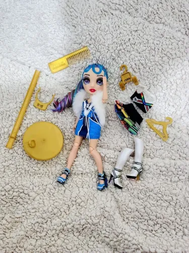 RAINBOW HIGH - AMAYA RAINE