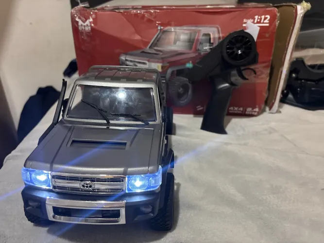 Carrinho de controle remoto Land Cruiser