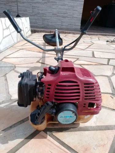 Roçadeira Lira L43 gasolina